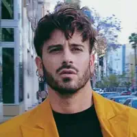 Posłuchaj wykonawcy undefined, obejrzyj teledyski, przeczytaj biografię, zobacz daty tras koncertowych i nie tylko!