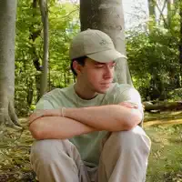 undefinedを聴いたり、ミュージックビデオを鑑賞したり、経歴やツアー日程などを確認したりしましょう！