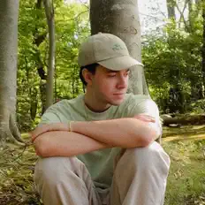 Hör dir Sebastian Jautschus an, schau dir Musikvideos an, lies die Biografie, finde Tourdaten und mehr!
