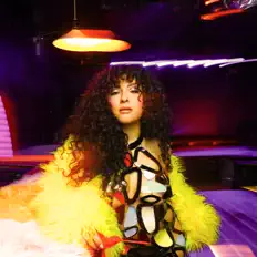 Dengarkan Melanie Pfirrman, tonton video musik, baca bio, lihat tanggal tur & lainnya!
