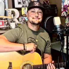 Escucha a Chris Ricketson, mira videos musicales, lee su biografía, consulta las fechas de las gira y más.