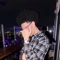 Ouça R.T.R Dyl, assista a videoclipes, leia a biografia, veja as datas das turnês e mais!