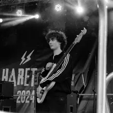 聆聽 1ndependent、觀看音樂影片、閱讀小傳、查看巡演日期等！