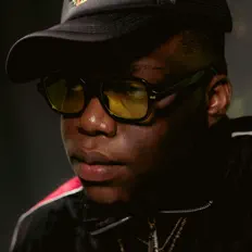 聆聽 Trill Xoe、觀看音樂影片、閱讀小傳、查看巡演日期等！