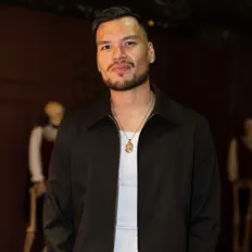 Écoutez J-Sea, regardez des vidéoclips, lisez la biographie, consultez les dates de tournée et plus encore !