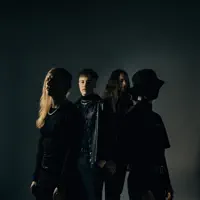 收听 undefined、观看音乐视频、阅读小传、查看巡演日期等 ！