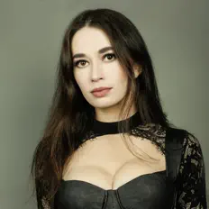 Dengarkan LUVGRAND, tonton video musik, baca bio, lihat tanggal tur & lainnya!