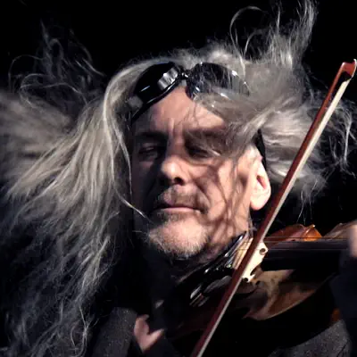 Listen to Der Träumer, watch music videos, read bio, see tour dates & more!