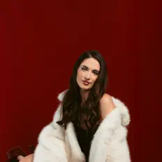 收听 Sofia Ionescu、观看音乐视频、阅读小传、查看巡演日期等 ！