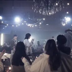 聆聽 David's Harp、觀看音樂影片、閱讀小傳、查看巡演日期等！