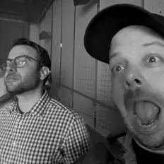 Ouve Home Learning, vê vídeos de música, lê a biografia, vê as datas da digressão e muito mais!