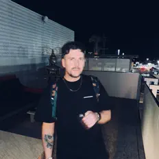 Ronnie Pacitti: песни, клипы, биография, даты выступлений и многое другое.