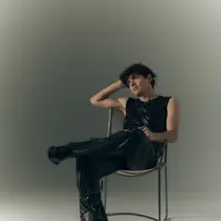 undefined: песни, клипы, биография, даты выступлений и многое другое.