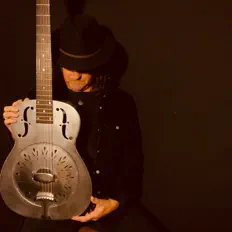 Hör dir Memphis D an, schau dir Musikvideos an, lies die Biografie, finde Tourdaten und mehr!