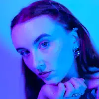 Ouve undefined, vê vídeos de música, lê a biografia, vê as datas da digressão e muito mais!