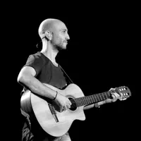 Ascolta undefined, guarda video musicali, leggi la biografia, vedi le date del tour & altro!