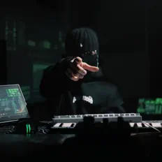 Écoutez Paliukh, regardez des vidéoclips, lisez la biographie, consultez les dates de tournée et plus encore !