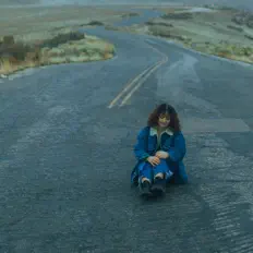 Hör dir Zoe Roa an, schau dir Musikvideos an, lies die Biografie, finde Tourdaten und mehr!