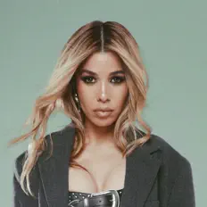 Natalia을(를) 듣고, 뮤직 비디오를 보고, 약력을 읽고, 투어 일정 등을 확인하세요!