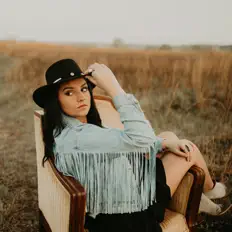 AC Isbell을(를) 듣고, 뮤직 비디오를 보고, 약력을 읽고, 투어 일정 등을 확인하세요!