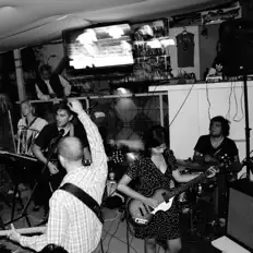 Dengarkan Into the Sea, tonton video musik, baca bio, lihat tanggal tur & lainnya!