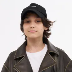 Poslechněte si interpreta SnowySun, sledujte hudební videa, přečtěte si životopis, podívejte se na data turné a další informace.