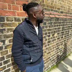 Hör dir AntyD an, schau dir Musikvideos an, lies die Biografie, finde Tourdaten und mehr!