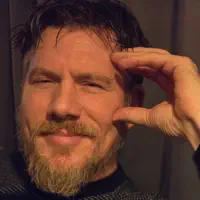 Hör dir undefined an, schau dir Musikvideos an, lies die Biografie, finde Tourdaten und mehr!