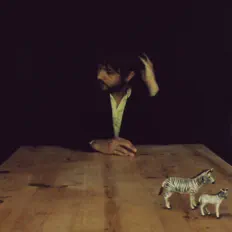 Ouve DM Arthur, vê vídeos de música, lê a biografia, vê as datas da digressão e muito mais!