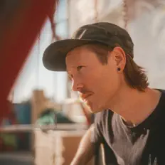 Luister naar case vannön, bekijk muziekvideo's, lees de bio, bekijk de tourdata, en meer!