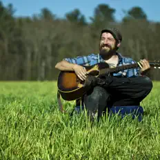 聆聽 Pierce Edens、觀看音樂影片、閱讀小傳、查看巡演日期等！