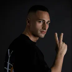 Gabry Cantoni सुनें, म्यूज़िक वीडियो देखें, बायो पढ़ें, दौरे की तारीखें और बहुत कुछ देखें!