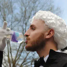 Escucha a Aaron Oak, mira videos musicales, lee su biografía, consulta las fechas de las gira y más.