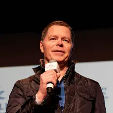 John Nordstromを聴いたり、ミュージックビデオを鑑賞したり、経歴やツアー日程などを確認したりしましょう！