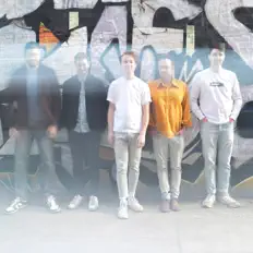 Street Doveを聴いたり、ミュージックビデオを鑑賞したり、経歴やツアー日程などを確認したりしましょう！