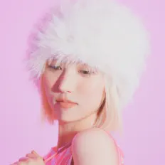 Escucha a sora, mira vídeos musicales, lee la biografía, consulta fechas de giras y mucho más.