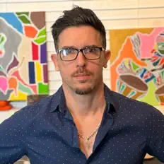 MAXIAを聴いたり、ミュージックビデオを鑑賞したり、経歴やツアー日程などを確認したりしましょう！