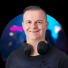 DJ MousEを聴いたり、ミュージックビデオを鑑賞したり、経歴やツアー日程などを確認したりしましょう！