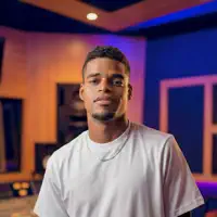 Ascolta undefined, guarda video musicali, leggi la biografia, vedi le date del tour & altro!