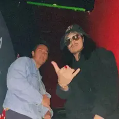 Ακούστε περιεχόμενο από Idols To Peers, παρακολουθήστε μουσικά βίντεο, διαβάστε το βιογραφικό, δείτε ημερομηνίες περιοδείας, και πολλά ακόμη!