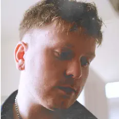 聆聽 Darragh、觀看音樂影片、閱讀小傳、查看巡演日期等！