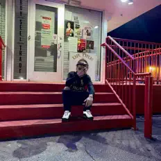收听 NOA Blockstar、观看音乐视频、阅读小传、查看巡演日期等 ！