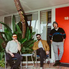 Magic City Hippies सुनें, म्यूज़िक वीडियो देखें, बायो पढ़ें, दौरे की तारीखें और बहुत कुछ देखें!