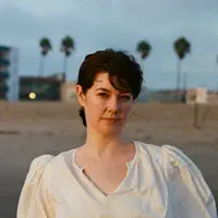 收听 undefined、观看音乐视频、阅读小传、查看巡演日期等 ！