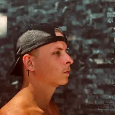 JAYZNを聴いたり、ミュージックビデオを鑑賞したり、経歴やツアー日程などを確認したりしましょう！