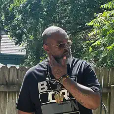 Poslechněte si interpreta Blacc Suhn, sledujte hudební videa, přečtěte si životopis, podívejte se na data turné a další informace.