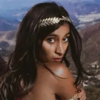 undefined을(를) 듣고, 뮤직 비디오를 보고, 약력을 읽고, 투어 일정 등을 확인하세요!