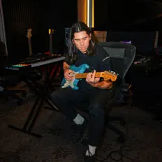 Gryffin dinle, müzik videolarını izle, biyografisini oku, tur tarihlerini ve daha fazlasını gör!