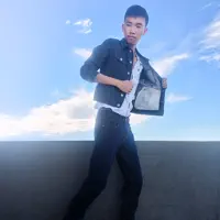 聆聽 undefined、觀看音樂影片、閱讀小傳、查看巡演日期等！