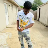 聆聽 undefined、觀看音樂影片、閱讀小傳、查看巡演日期等！